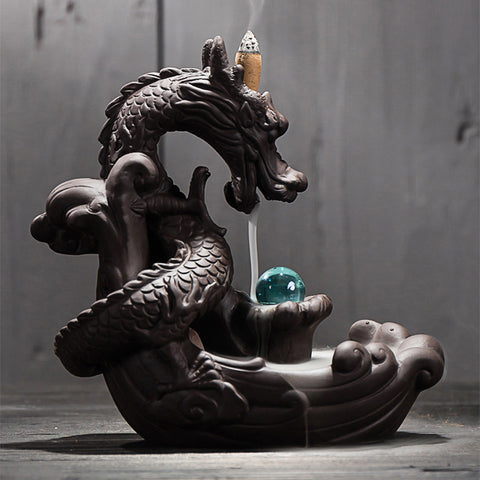 Fontaine d'encens, avec cascade de fumée. Porte encens zen moine boudd –  Stock de cadeaux